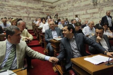 Καρέ-καρέ η συνεδρίαση της ΚΟ του ΣΥΡΙΖΑ -Τα χειροκροτήματα, η βλοσυρή Ζωή, ο Βαρουφάκης αλλού [εικόνες] | iefimerida.gr 12