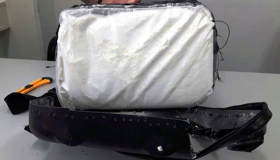 23χρονη από τη Βενεζουέλα έκρυβε κοκαΐνη στα καλλυντικά της [εικόνες] | iefimerida.gr 0