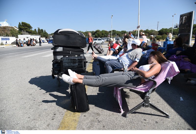 Κως: Καθυστερήσεις στις πτήσεις από τον σεισμό -Μοιράζουν νερό και φαγητό στους επιβάτες [εικόνες] | iefimerida.gr 7