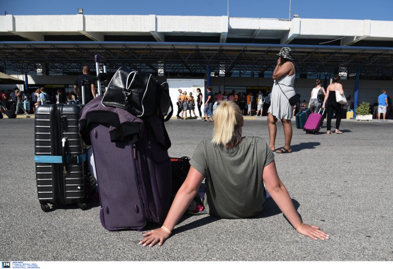 Κως: Καθυστερήσεις στις πτήσεις από τον σεισμό -Μοιράζουν νερό και φαγητό στους επιβάτες [εικόνες] | iefimerida.gr 2