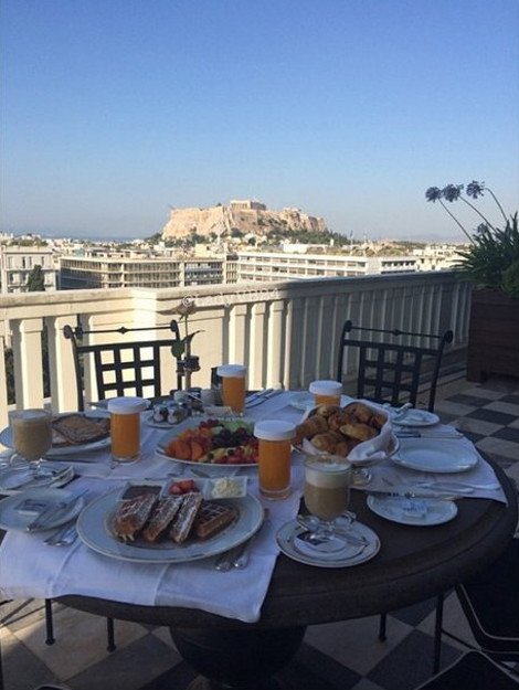 Η selfie του Κόμπι Μπράιαντ στην Ακρόπολη [εικόνες] | iefimerida.gr 2