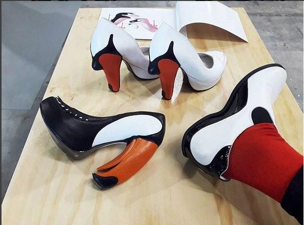 Ο σχεδιαστής Κόμπι Λεβί μαγεύτηκε από την Ελλάδα -Θέλει να δημιουργήσει παπoύτσια εμπνευσμένα από τα τσαρούχια [εικόνες] | iefimerida.gr 2