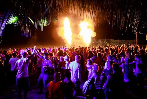 Τρόμος σε διάσημη παραλία της Ταϊλάνδης: Δολοφόνησαν με τσάπα νεαρό ζευγάρι Βρετανών -Νωρίτερα είχαν βιάσει την κοπέλα [εικόνες] | iefimerida.gr 7