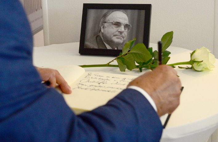 Η Ευρώπη αποτίει φόρο τιμής τον Χέλμουτ Κολ- Τελετή στο Ευρωκοινοβούλιο | iefimerida.gr 1