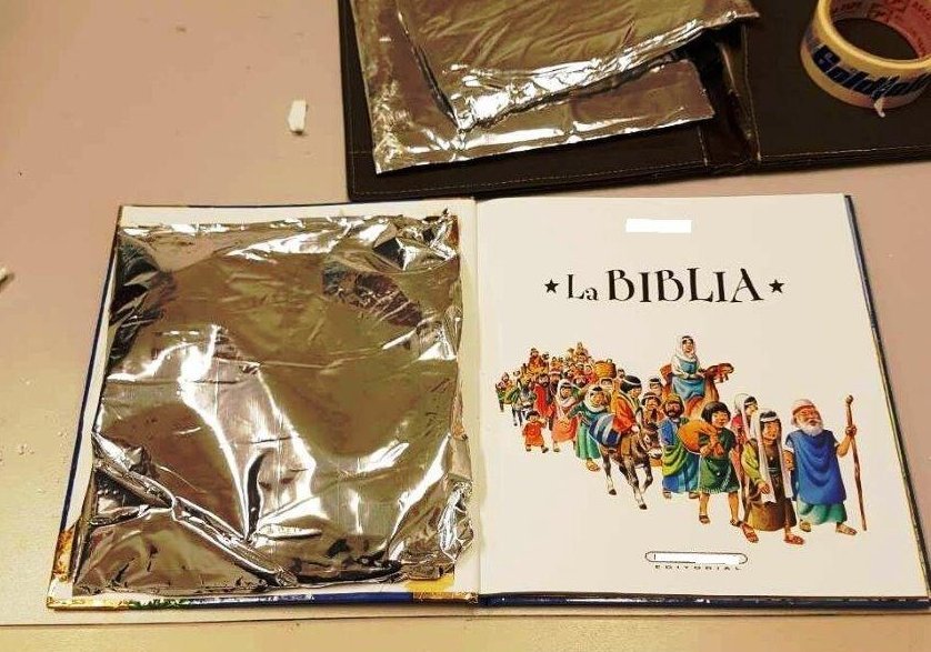 Εκρυβε 2,5 κιλά κοκαΐνη σε... παιδικά βιβλία [εικόνες] | iefimerida.gr 0