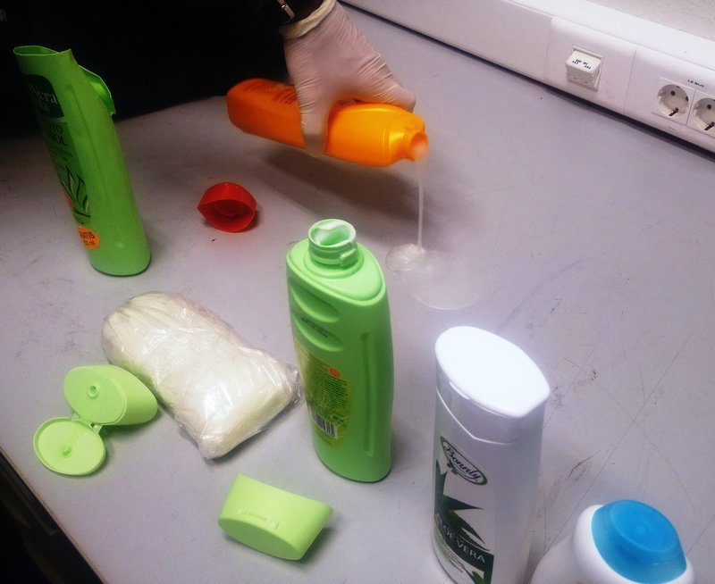 Είχε κρύψει κοκαΐνη σε σαμπουάν -Την συνέλαβαν στο «Ελ. Βενιζέλος» [εικόνες] | iefimerida.gr 3