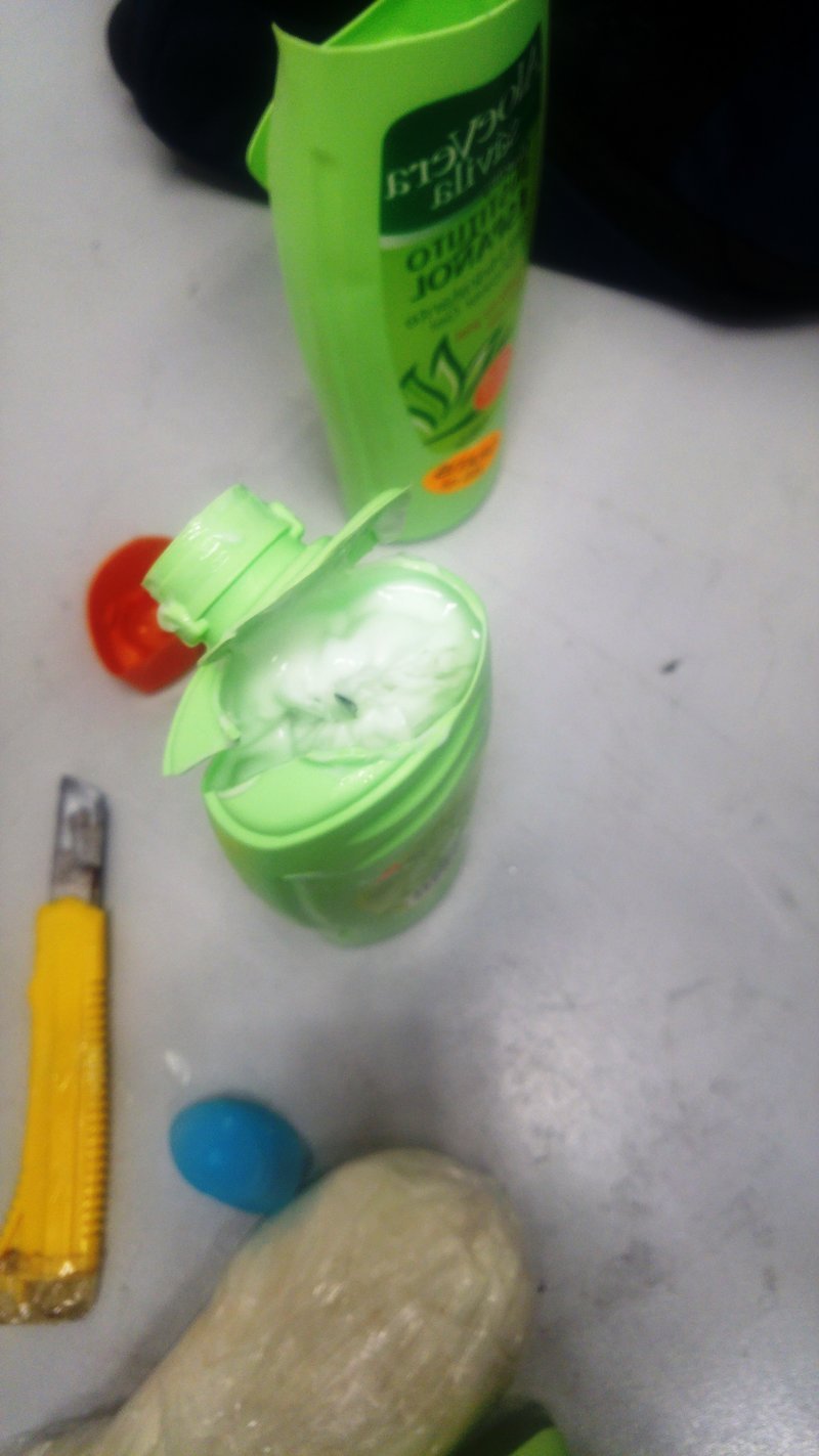 Είχε κρύψει κοκαΐνη σε σαμπουάν -Την συνέλαβαν στο «Ελ. Βενιζέλος» [εικόνες] | iefimerida.gr 2