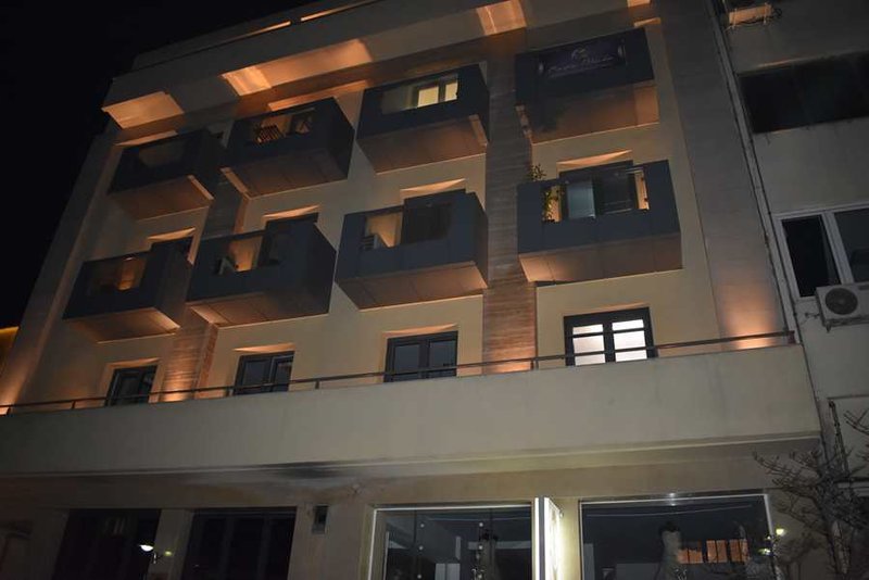 Λάρισα: Διαμαρτυρήθηκαν έξω από το γραφείο του Βασίλη Κόκκαλη [εικόνες] | iefimerida.gr 2