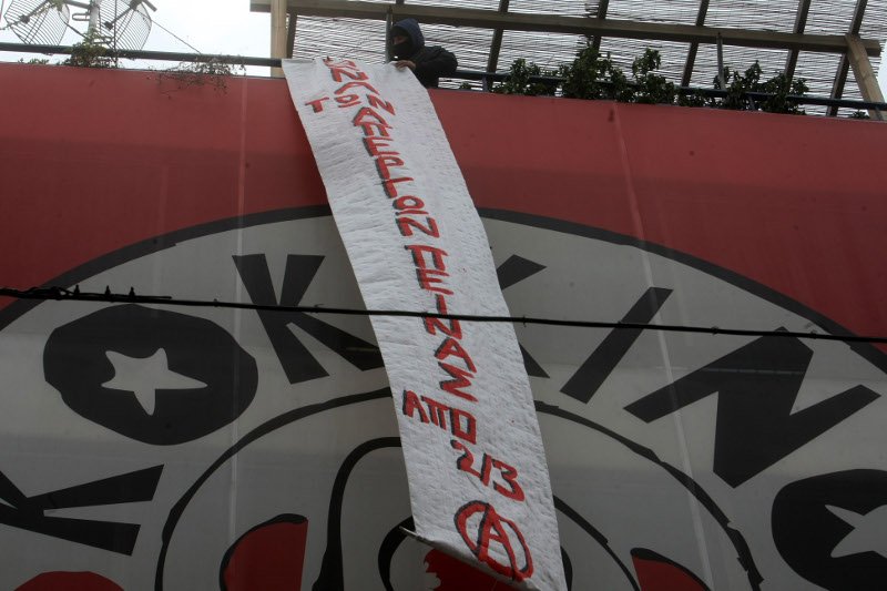 Αντιεξουσιαστές έκαναν κατάληψη στο «Κόκκινο» -Εχουν διακόψει το πρόγραμμα [εικόνες] | iefimerida.gr 9