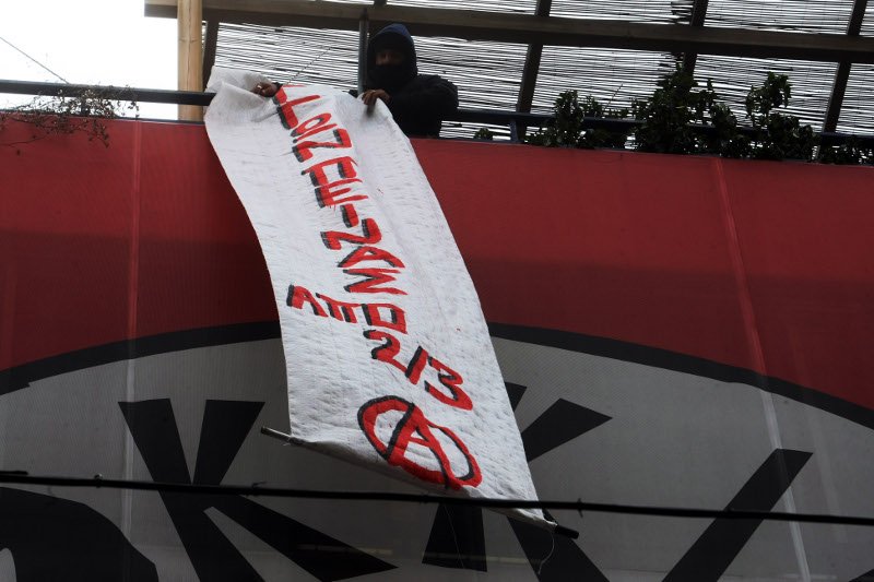 Αντιεξουσιαστές έκαναν κατάληψη στο «Κόκκινο» -Εχουν διακόψει το πρόγραμμα [εικόνες] | iefimerida.gr 8