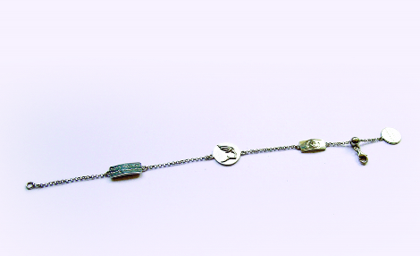 Η Σοφία Κοκοσαλάκη σχεδιάζει κοσμήματα για καλό σκοπό -Τα απίστευτα βραχιόλια της που πωλούντα στα ΕΛΤΑ [εικόνες] | iefimerida.gr 1