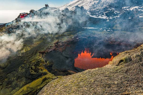 Δύο τολμηροί φωτογράφοι έφτασαν μέχρι τις πύλες Κολάσεως: Απόκοσμες στιγμές που κόβουν την ανάσα [εικόνες&βίντεο] | iefimerida.gr 2