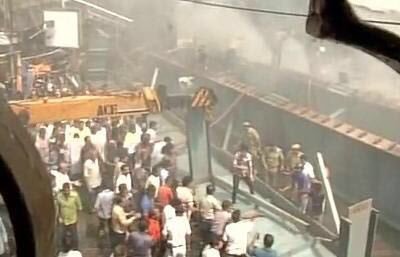 Θρίλερ στην Ινδία: Κατέρρευσε γέφυρα -14 οι νεκροί, πάνω από 150 οι εγκλωβισμένοι [εικόνες & βίντεο] | iefimerida.gr 0