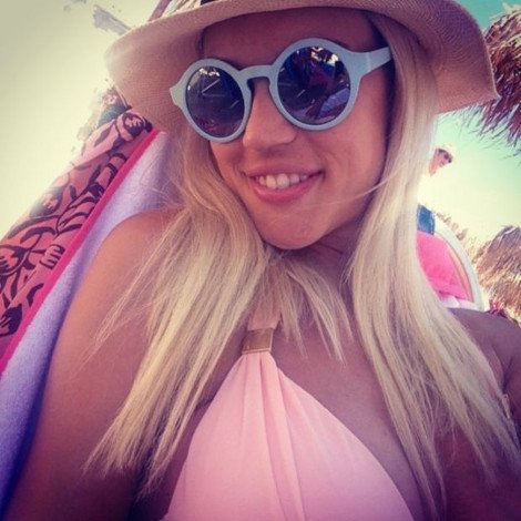 Με φουσκωμένη κοιλίτσα στην παραλία η Βάσω Κολλιδά [εικόνες] | iefimerida.gr 2