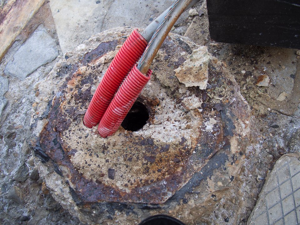 Απίστευτο ατύχημα στα Χανιά -Επεσε η κολόνα και τις πλάκωσε την ώρα που έπιναν καφέ [εικόνες] | iefimerida.gr 2