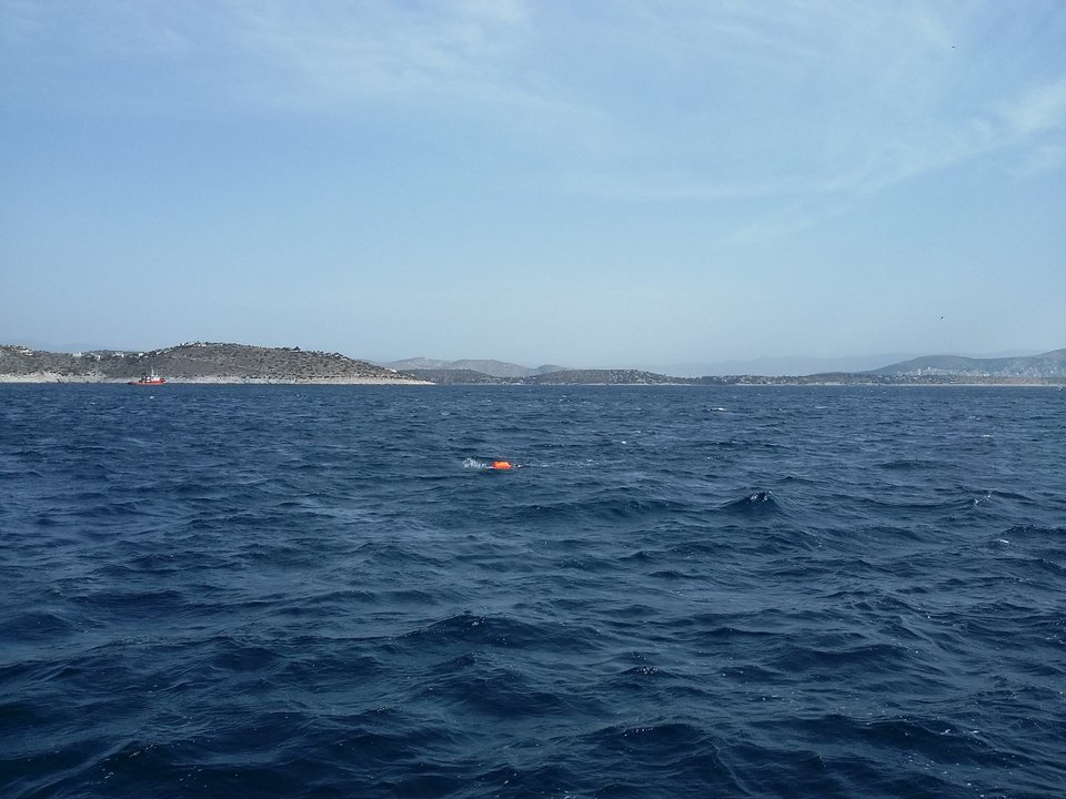 Ο άνδρας που θα κολυμπήσει όλο τον Σαρωνικό! Ξεκίνησε τον διάπλου [εικόνες] | iefimerida.gr 1