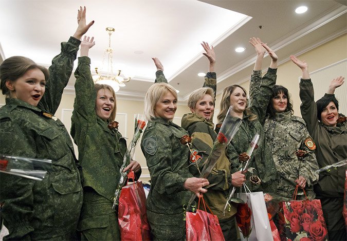 Ο καλλονές του μετώπου: Καλλιστεία με γυναίκες-κομάντο στην εμπόλεμη ζώνη του Ντόνετσκ [εικόνες & βίντεο] | iefimerida.gr 6