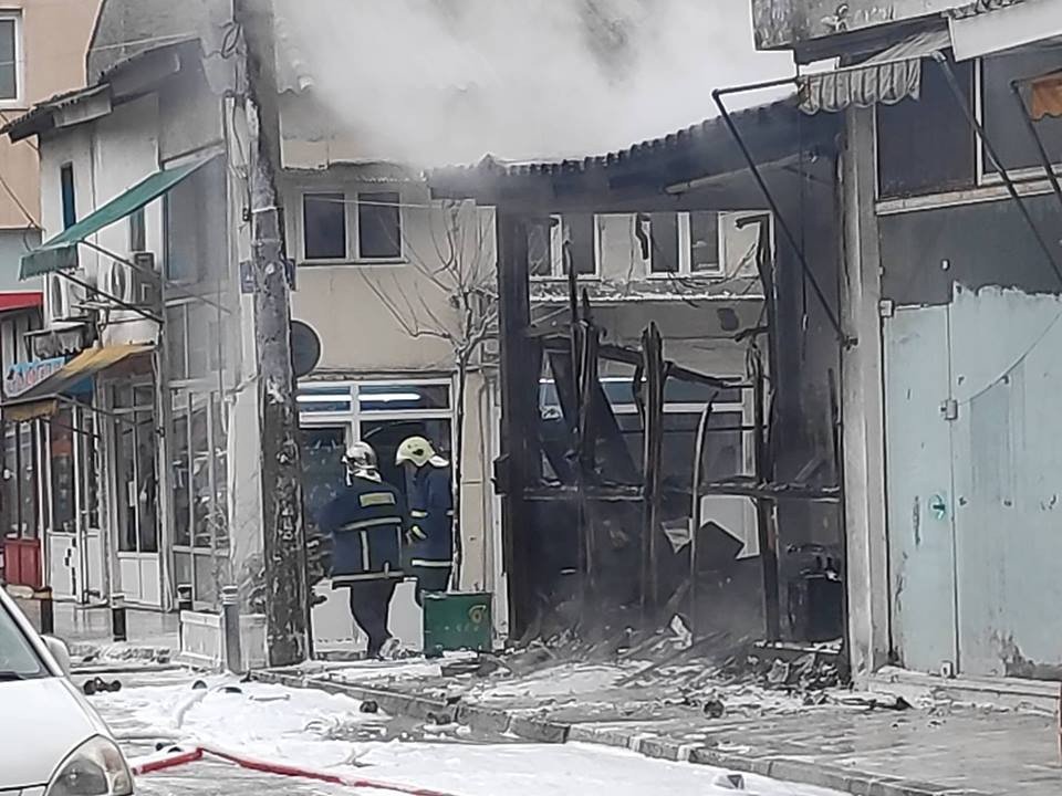 Εκρήξεις σε κατάστημα φιαλών υγραερίου στην Κομοτηνή -Ενας τραυματίας [εικόνες & βίντεο]  | iefimerida.gr 0