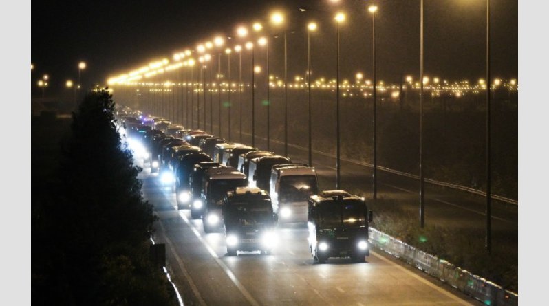 Σε κατάσταση πολιορκίας η Αθήνα από την κάθοδο των πούλμαν του ΠΑΟΚ -Χάος από το κομβόι 25χλμ.στην εθνική [εικόνες&βίντεο] | iefimerida.gr 0