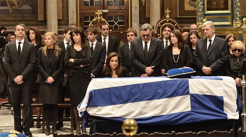 Κωνσταντίνος Μητσοτάκης: Λαϊκό προσκύνημα στη Μητρόπολη [εικόνες & βίντεο] | iefimerida.gr 10