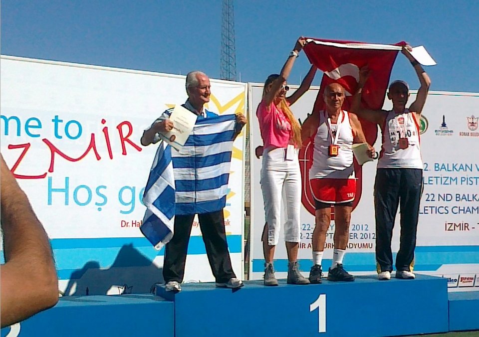 Παγκόσμιος πρωταθλητής, ετών 85 -Ο ατρόμητος νησιώτης που σαρώνει μετάλλια και διακρίσεις [εικόνες] | iefimerida.gr 0