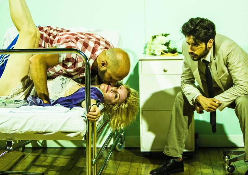 Πορνοστάρ: Η νέα παράσταση του Κωνσταντίνου Ρήγου -Για ηλικίες 15+  [εικόνες & βίντεο] | iefimerida.gr 0