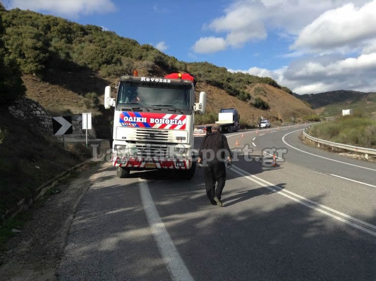 Φθιώτιδα: Σκηνές θρίλερ στην εθνική οδό -Επεσε το κοντέινερ στην στροφή [εικόνες] | iefimerida.gr 4