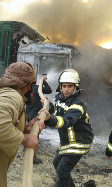 Ρωσικά μαχητικά αεροσκάφη βομβάρδισαν κομβόι φορτηγών στα σύνορα Τουρκίας- Συρίας [εικόνες] | iefimerida.gr 0