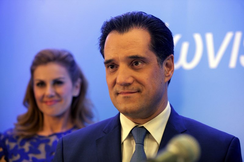 Κοσμοσυρροή στην κοπή  πίτας του Αδωνι Γεωργιάδη [εικόνες] | iefimerida.gr 7