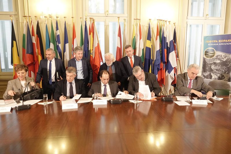 Ευρωπαϊκή Πολιτιστική Κληρονομιά:  Ξαναχτίζεται η ιστορική γέφυρα Κοράκου στην Κοιλάδα του Αχελώου [εικόνες] | iefimerida.gr 4