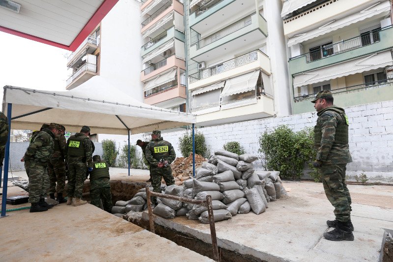 Επιτυχής η εξουδετέρωση της βόμβας στο Κορδελιό -Καρέ καρέ η επιχείρηση [εικόνες & βίντεο] | iefimerida.gr 16
