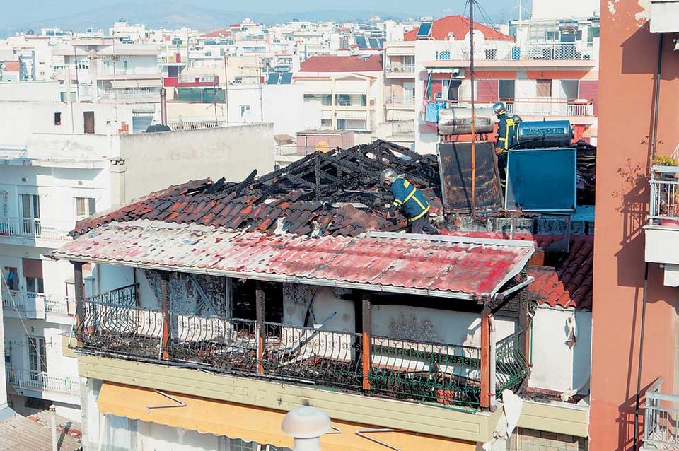 Σε αυτό το σπίτι ο 63χρονος αυτοπυρπολήθηκε σκοτώνοντας τη γυναίκα του και το εγγόνι του 1,5 ετών [εικόνες] | iefimerida.gr 0