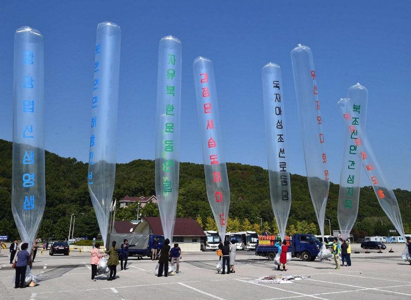 Απίστευτος Κιμ Γιονγκ Ουν: Εστειλε στη Ν. Κορέα μπαλόνια με χρησιμοποιημένο χαρτί υγείας και αποτσίγαρα [εικόνες] | iefimerida.gr 1