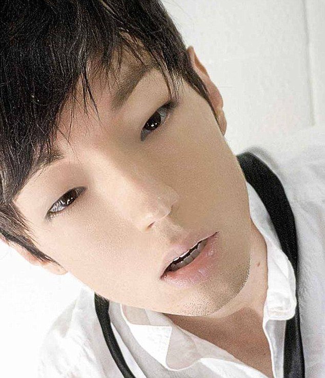 Μια αλλόκοτη εμμονή -Βραζιλιάνος υποβλήθηκε σε 10 εγχειρήσεις για να μοιάζει με Κορεάτη [εικόνες] | iefimerida.gr 3