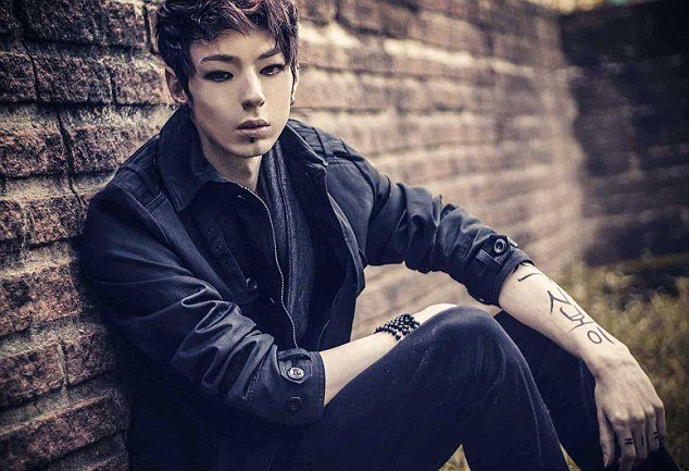 Μια αλλόκοτη εμμονή -Βραζιλιάνος υποβλήθηκε σε 10 εγχειρήσεις για να μοιάζει με Κορεάτη [εικόνες] | iefimerida.gr 0