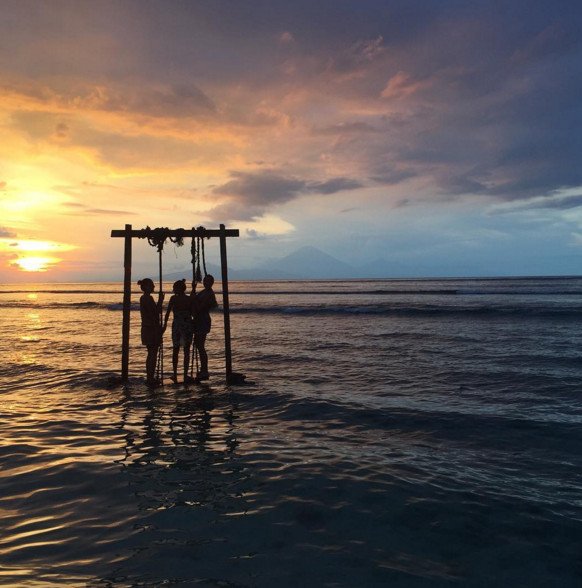 Μόνο με το κάτω μέρος του μπικίνι της -Η κόρη της Στεφανί του Μονακό βάζει «φωτιές» [εικόνες] | iefimerida.gr 1