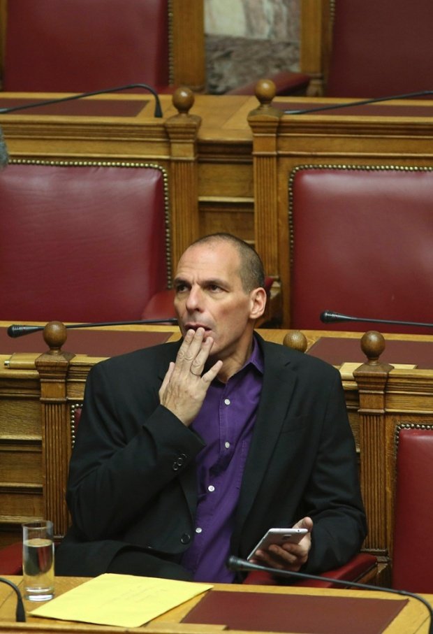 Ο Guardian παρακολουθεί παντού τον Βαρουφάκη -Σε ποιόν τηλεφώνησε μέσα στη βουλή; | iefimerida.gr 0