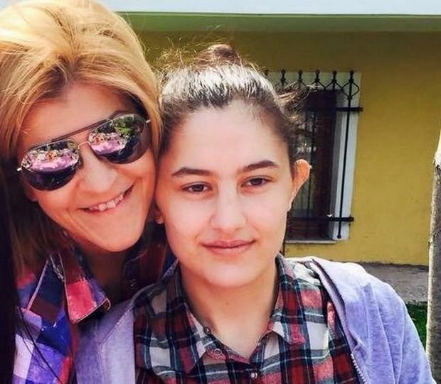 Εφυγε από τη ζωή η 16χρονη κόρη του Νίκου Νικολόπουλου – Το σπαρακτικό «αντίο» της μητέρας | iefimerida.gr 0