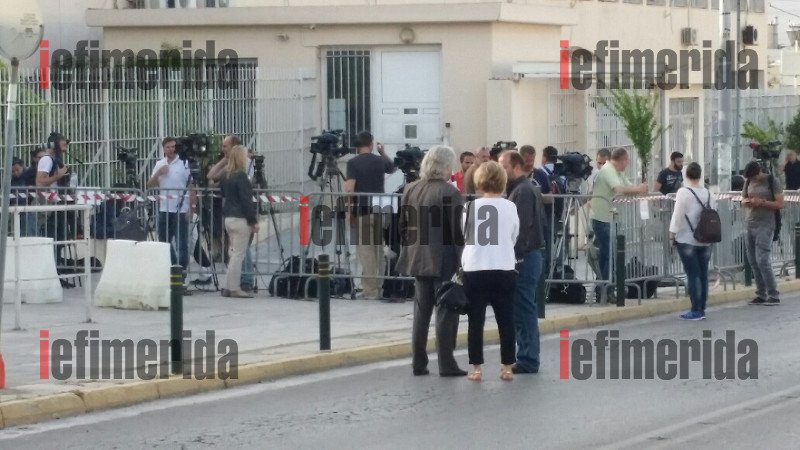 Αστακός ο Κορυδαλλός για τη δίκη της ΧΑ -Τραγικές φιγούρες οι γονείς του Παύλου Φύσσα [εικόνες] | iefimerida.gr 12