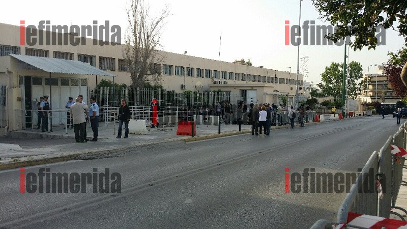 Αστακός ο Κορυδαλλός για τη δίκη της ΧΑ -Τραγικές φιγούρες οι γονείς του Παύλου Φύσσα [εικόνες] | iefimerida.gr 13