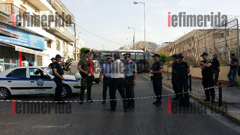 Αστακός ο Κορυδαλλός για τη δίκη της ΧΑ -Τραγικές φιγούρες οι γονείς του Παύλου Φύσσα [εικόνες] | iefimerida.gr 2