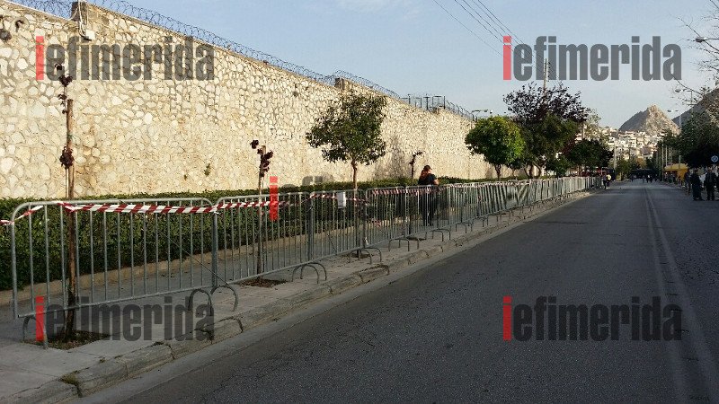 Αστακός ο Κορυδαλλός για τη δίκη της ΧΑ -Τραγικές φιγούρες οι γονείς του Παύλου Φύσσα [εικόνες] | iefimerida.gr 4