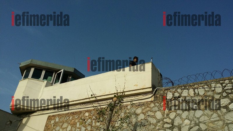 Αστακός ο Κορυδαλλός για τη δίκη της ΧΑ -Τραγικές φιγούρες οι γονείς του Παύλου Φύσσα [εικόνες] | iefimerida.gr 6