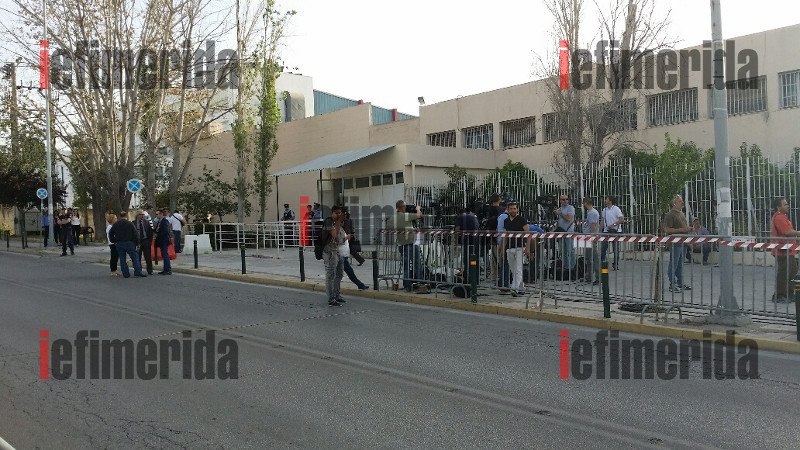 Αστακός ο Κορυδαλλός για τη δίκη της ΧΑ -Τραγικές φιγούρες οι γονείς του Παύλου Φύσσα [εικόνες] | iefimerida.gr 7