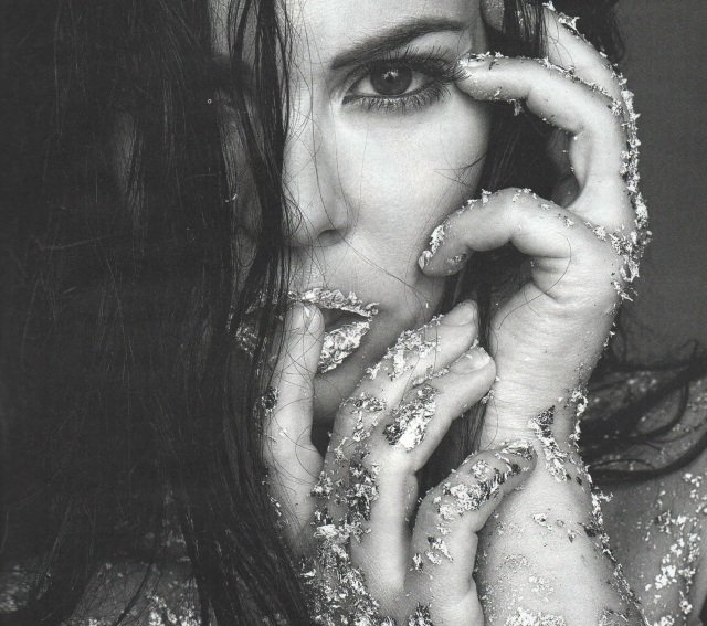 Η Μαρία Κορινθίου ολοτσίτσιδη στο εξώφυλλο περιοδικού [εικόνες] | iefimerida.gr 2