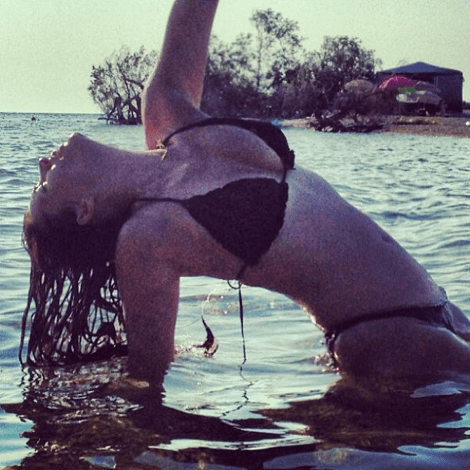 Πανικό προκαλεί στη Λευκάδα η Μαρία Κορινθίου με τις «καλλιτεχνικές» της πόζες [εικόνες] | iefimerida.gr 2