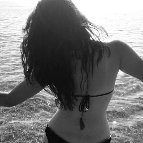 Πανικό προκαλεί στη Λευκάδα η Μαρία Κορινθίου με τις «καλλιτεχνικές» της πόζες [εικόνες] | iefimerida.gr 3