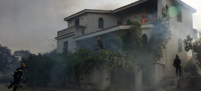 Σε ύφεση οι φωτιές σε Κορινθία και Λάρισα - Σε εξέλιξη το μέτωπο στη Μαλεσίνα [βίντεο & εικόνες] | iefimerida.gr 0