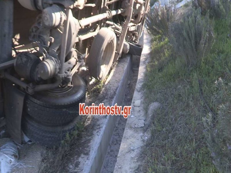 Σύγκρουση λεωφορείου ΚΤΕΛ με φορτηγό στην Κορίνθου-Τριπόλεως -Τρεις τραυματίες [εικόνες & βίντεο] | iefimerida.gr 1