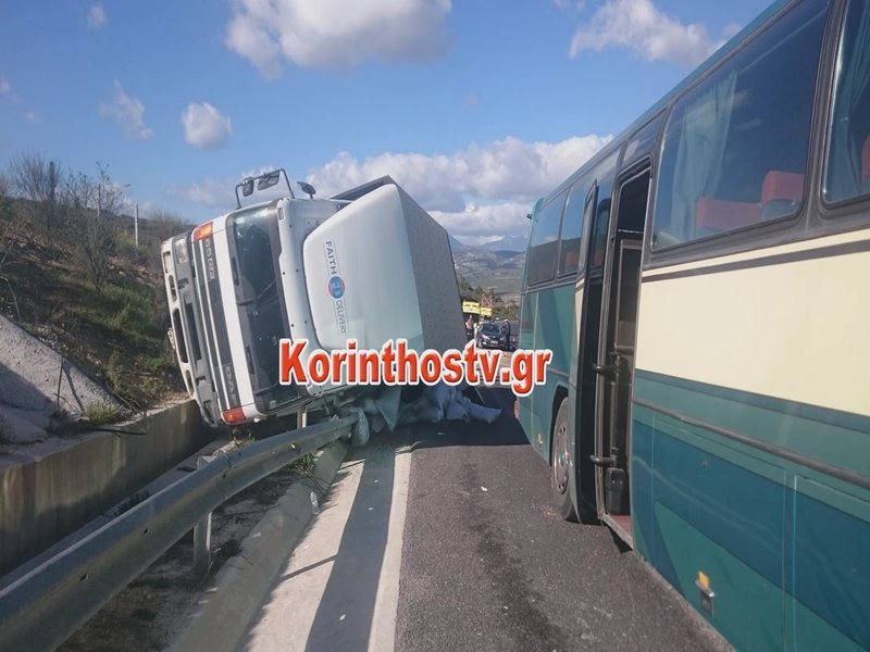 Σύγκρουση λεωφορείου ΚΤΕΛ με φορτηγό στην Κορίνθου-Τριπόλεως -Τρεις τραυματίες [εικόνες & βίντεο] | iefimerida.gr 3